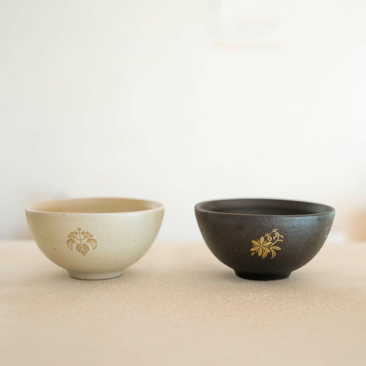 梅藏唵花卉紋茶碗(單隻)
