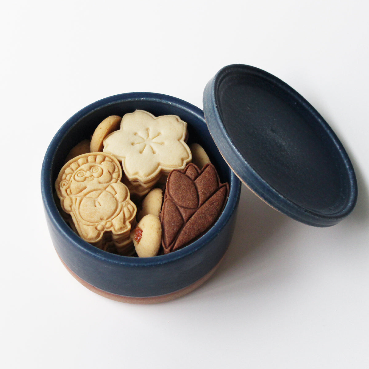 信楽焼に入ったたぬきクッキー ブルー