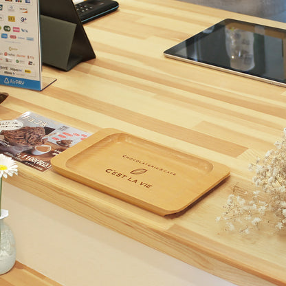 お店のロゴが入る木製キャッシュトレイ_使用例1