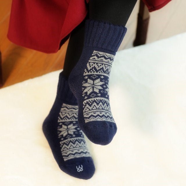 奈良県 靴下 the pair おやすみソックス(グレー)&雪柄ルームソックス(紺) セット　